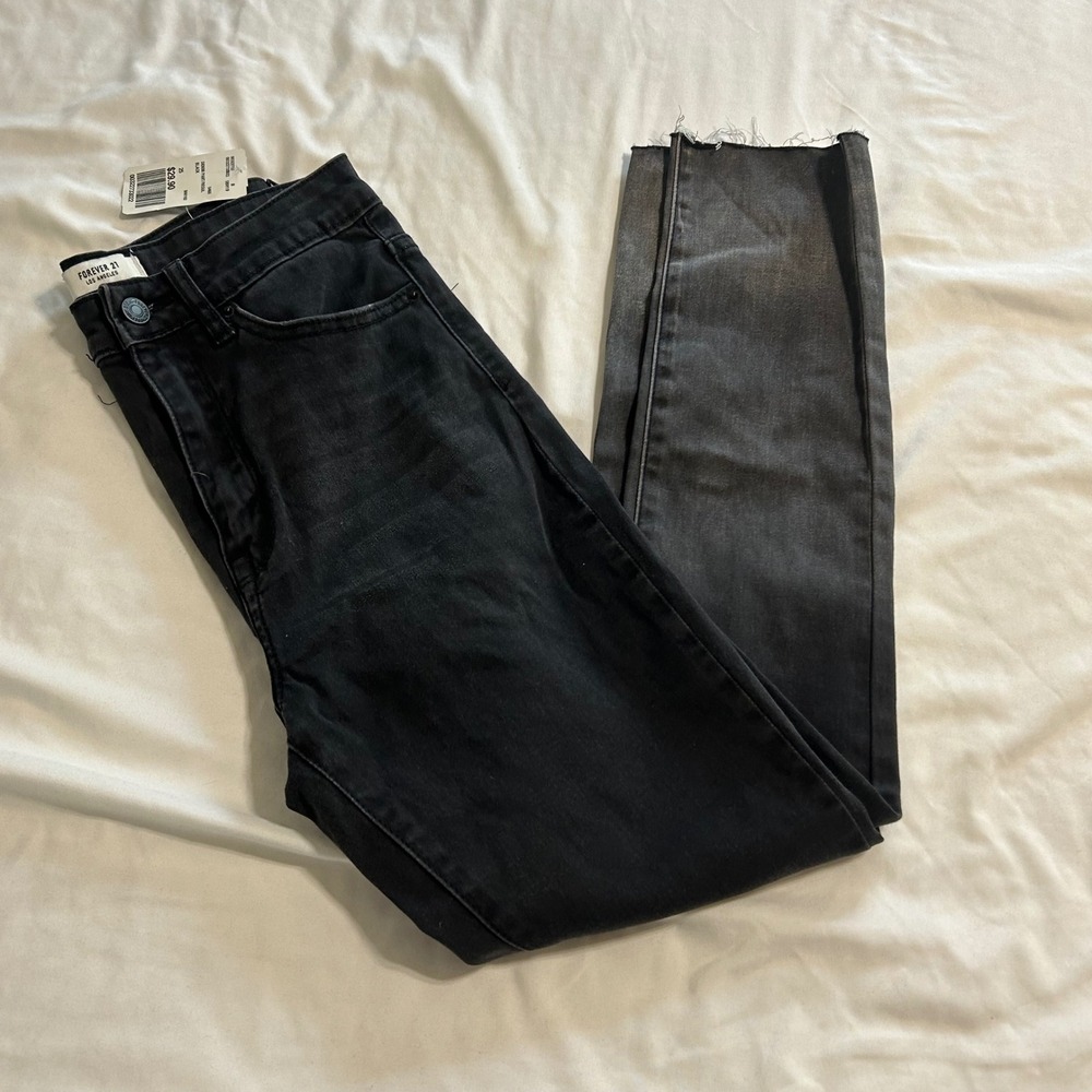 Forever 21 High Rise Skinny Jeans Faded Black Raw Hem Size 25 NWT